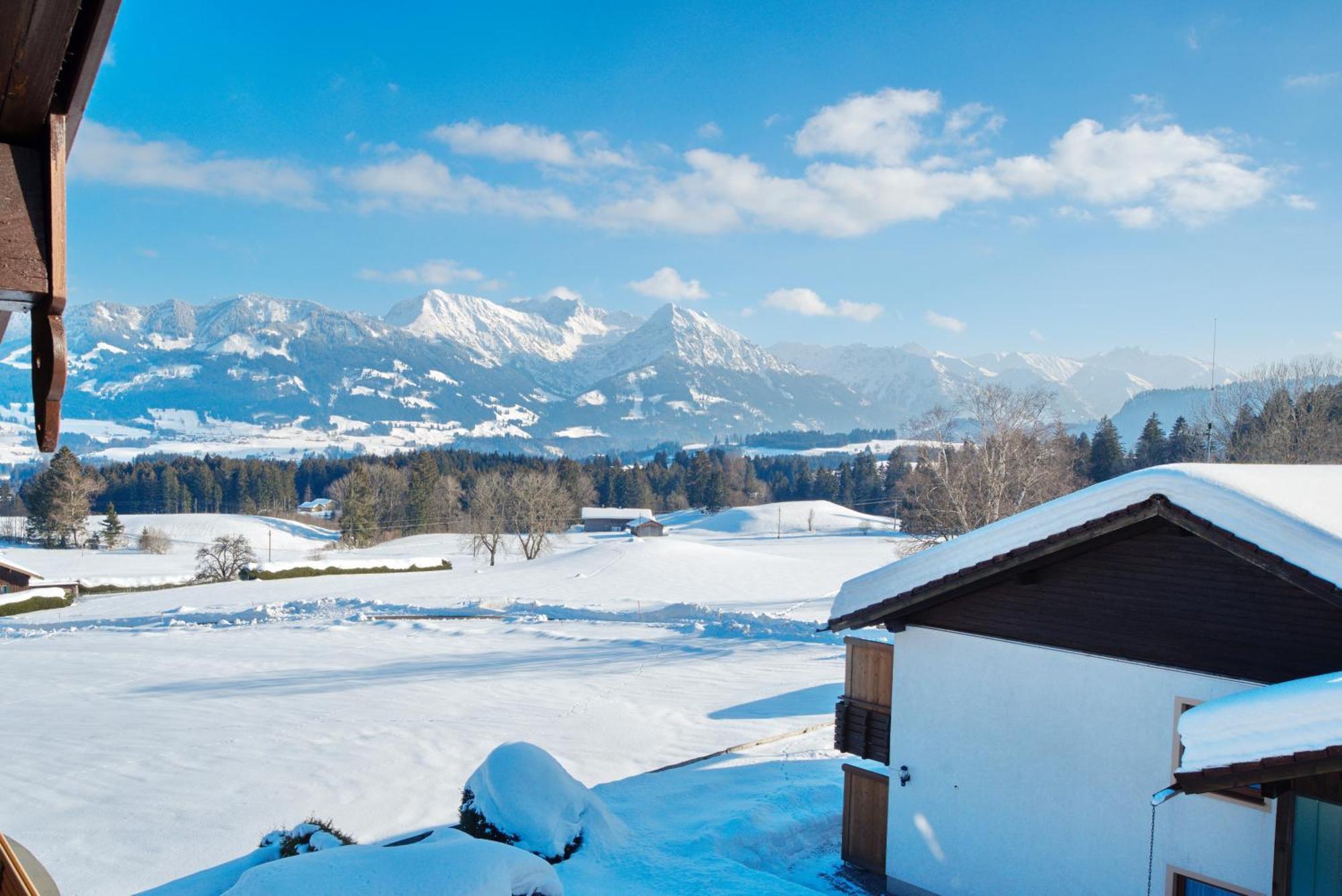 Gaestehaus Bergfrieden Bolsterlang Exteriör bild
